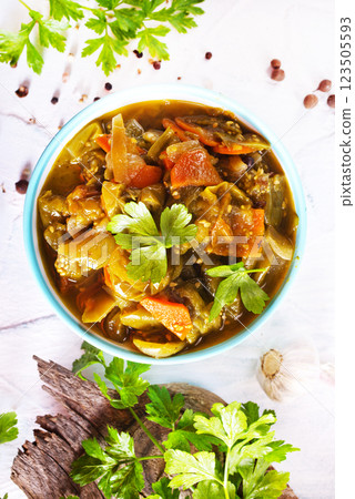 Baked vegetable salad in a cermaic bowl over light background. Delicious healthy autumn or winter salad, seasonal food. 123505593