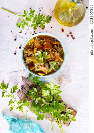 Baked vegetable salad in a cermaic bowl over light background. Delicious healthy autumn or winter salad, seasonal food. 123505595