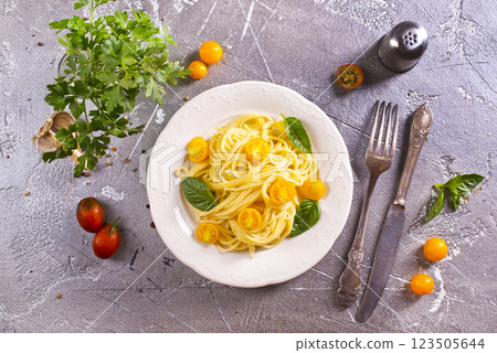Pasta spaghetti with tomatoes and fresh basil in a plate 123505644