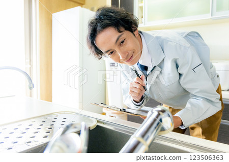 House cleaning male worker cleaning the kitchen 123506363