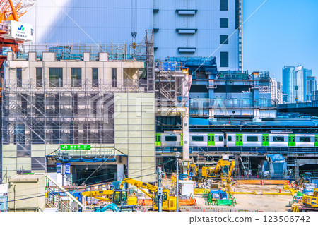 日本東京城市景觀，三月。再見，澀谷站西口。只是中央建築...最右邊是六本木新城（第二張） 123506742
