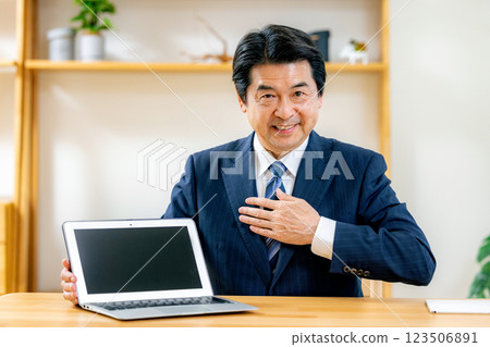 中年商人在線解釋 123506891