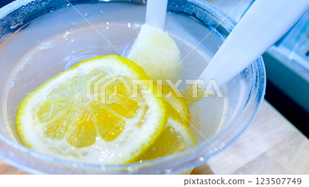 Peach and lemon lemonade 123507749