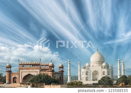 Taj Mahal in Agra, Uttar Pradesh, India. Seven 7 world wonders. Fabulous Taj mahal travel concept. indian islamic heritage at sunny day. 123508535