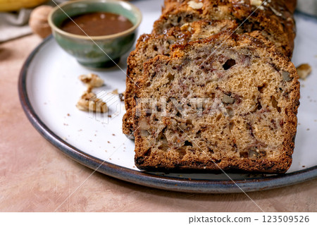 Home made banana bread 123509526