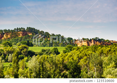 Red rocks in Roussillon, Provence France Red rocks in Roussillon, Provence France 123510600