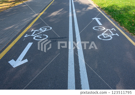 Bike path. Stock image for illustrating articles, blogs, and messengers Bike path. Stock image for illustrating articles, blogs, and messengers 123511795