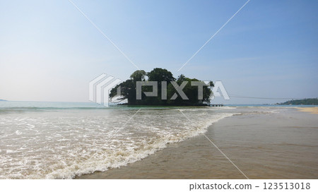 Small island on Sri Lanka Small island on Sri Lanka 123513018