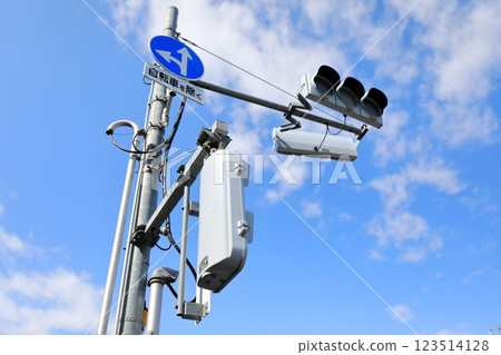 Traffic light 123514128