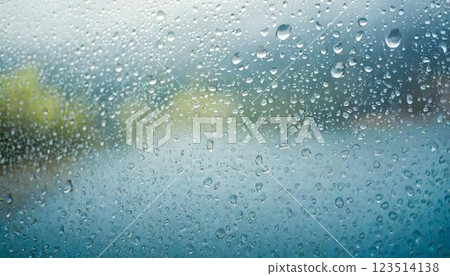 用新鮮水滴描繪的春天風景 123514138