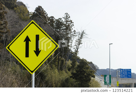 Two-way traffic sign on National Route 23, Meito Road, Gamagori Bypass Two-way traffic sign on National Route 23, Meito Road, Gamagori Bypass 123514221