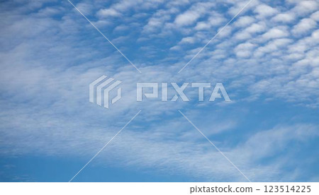 在藍天的捲雲 123514225