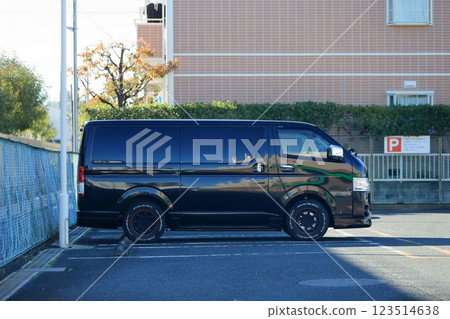 One-box car image 123514638