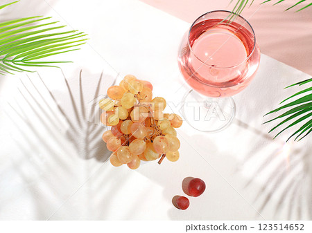Modern still life with white wine and grapes, alcoholic cocktail, martini or margarita on elegant modern background, minimal concept for bar and holiday party, cafe, advertising banner, selective 123514652