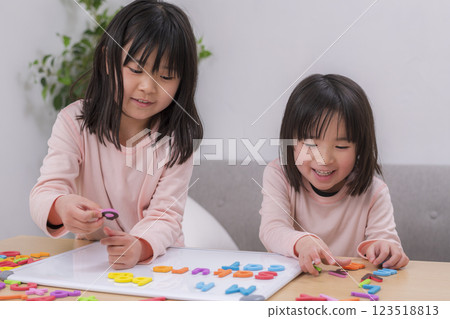 姊妹學習英語 姊妹學習英語 123518813