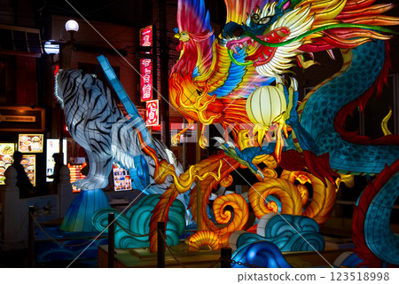 橫濱中華街農曆新年慶典上的睡魔 123518998