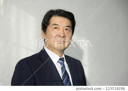 思考中年男子 123519286