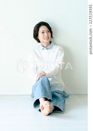 A young woman sitting on the floor A young woman sitting on the floor 123519391