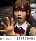 日本高中女生驚訝地舉起雙手 123519491