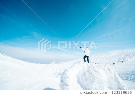 Beautiful frost-covered trees at Zao, Yamagata Beautiful frost-covered trees at Zao, Yamagata 123519636