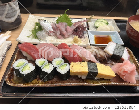 Nigiri sushi set 123519894