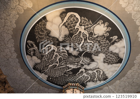 Kamakura: Cloud dragon painting in the lecture hall of Kencho Kokukoku Zenji Temple 123519910