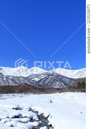 從Hakuba Ohashi懷來的冬天白馬Miyama 從Hakuba Ohashi懷來的冬天白馬Miyama 123520071