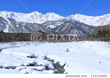 從Hakuba Ohashi懷來的冬天白馬Miyama 從Hakuba Ohashi懷來的冬天白馬Miyama 123520085