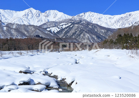 從Hakuba Ohashi懷來的冬天白馬Miyama 從Hakuba Ohashi懷來的冬天白馬Miyama 123520086