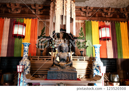 鎌倉:縣廳國國禪寺講堂的釋迦牟尼修行像 鎌倉:縣廳國國禪寺講堂的釋迦牟尼修行像 123520308