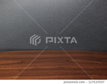 木桌和黑牆 123520507