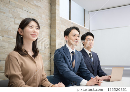Side-by-side profile of a team of men and women working in an office, looking to the future and hope, aiming for a goal 123520861
