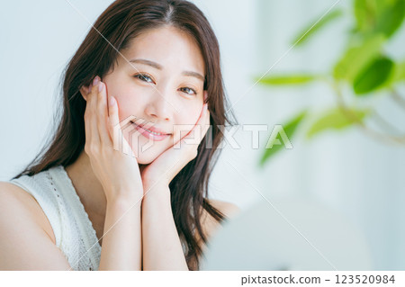 年輕女子的美麗形象 年輕女子的美麗形象 123520984