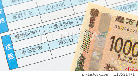 薪資儲蓄欄和 10,000 日元鈔票、工資、扣除額 123521471