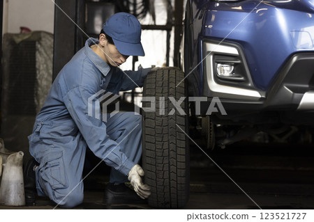 A man maintaining a car 123521727