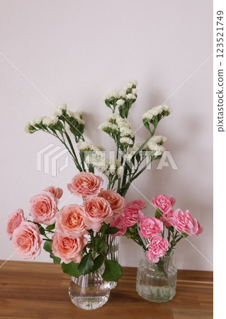 花瓶裡的三種花 123521749