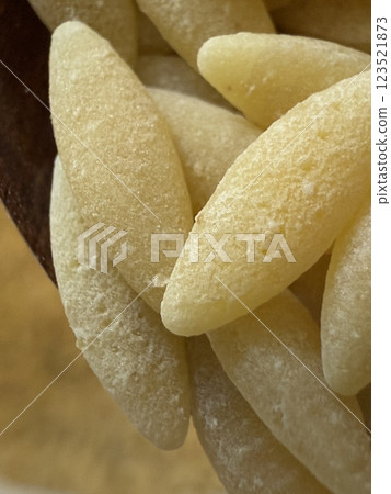 Golden Grains: The Elegance of Orzo Pasta 123521873