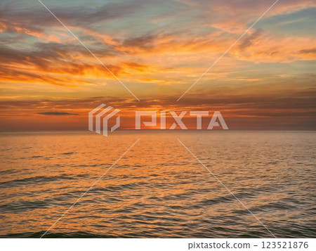 Golden Horizon: Sunset Over the Ocean 123521876