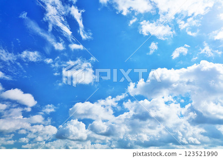 夏天藍天和雲彩 夏天藍天和雲彩 123521990