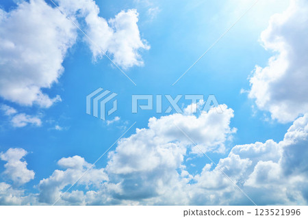 夏天藍天和雲彩 123521996