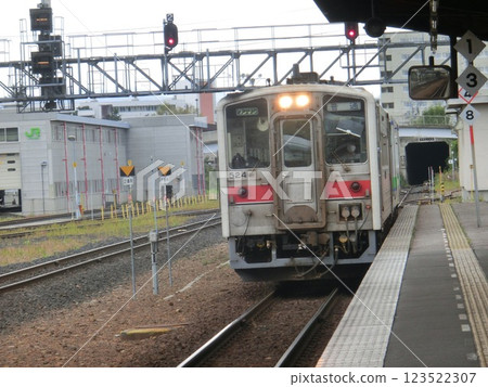 從北見站出發和到達的本地列車（紀波54系列，石北本線）（北海道） 123522307