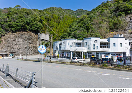 丘山洞、商店和建築物 “偉大的丘山洞：3億年前地球創造的自然之謎” 球磨郡球磨村 123522464
