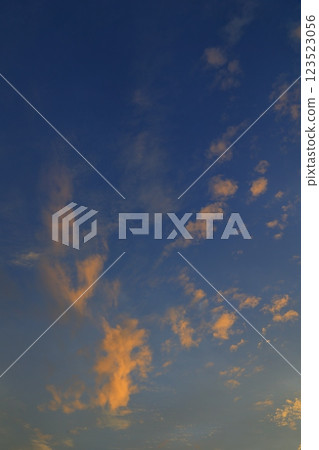 A cloud that stains in the sunset A cloud that stains in the sunset 123523056