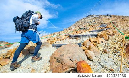 Climbing Mt. Ontake in summer: Otaki summit to Kengamine (Hachō-dārumi) 123523688