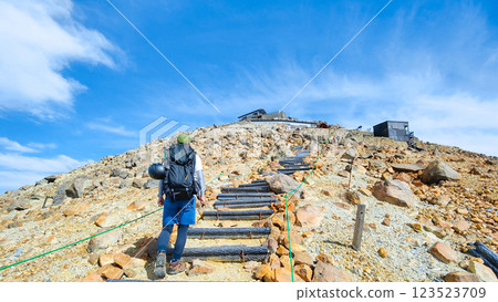 Climbing Mt. Ontake in summer: Otaki summit to Kengamine (Hachō-dārumi) 123523709