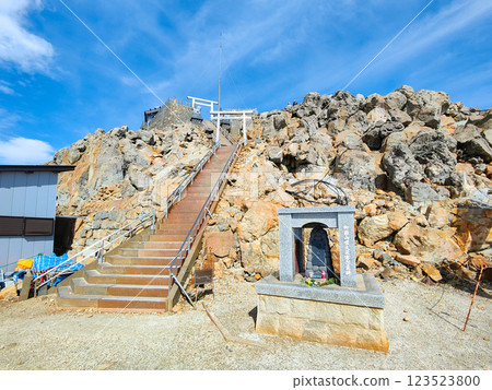 禦嶽山夏季登山：劍峰正下方 123523800