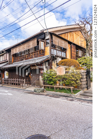 Teradaya Inn, a boathouse in Fushimi, Kyoto City (the site of the Teradaya Incident during the Meiji Restoration) Teradaya Inn, a boathouse in Fushimi, Kyoto City (the site of the Teradaya Incident during the Meiji Restoration) 123524824