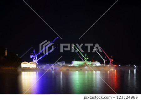 Onomichi Crane 123524969
