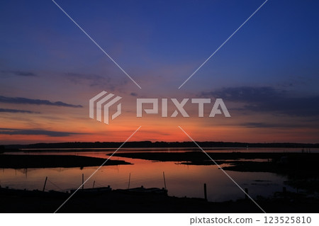 美麗的日出天空 123525810