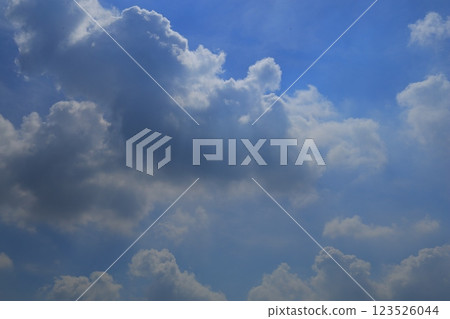 與雲彩的藍天 123526044